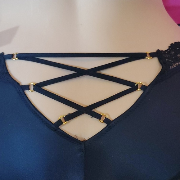 40% OFF 4+ BUNDLES  CLOSET CLOSING! - Picture 2 of 4